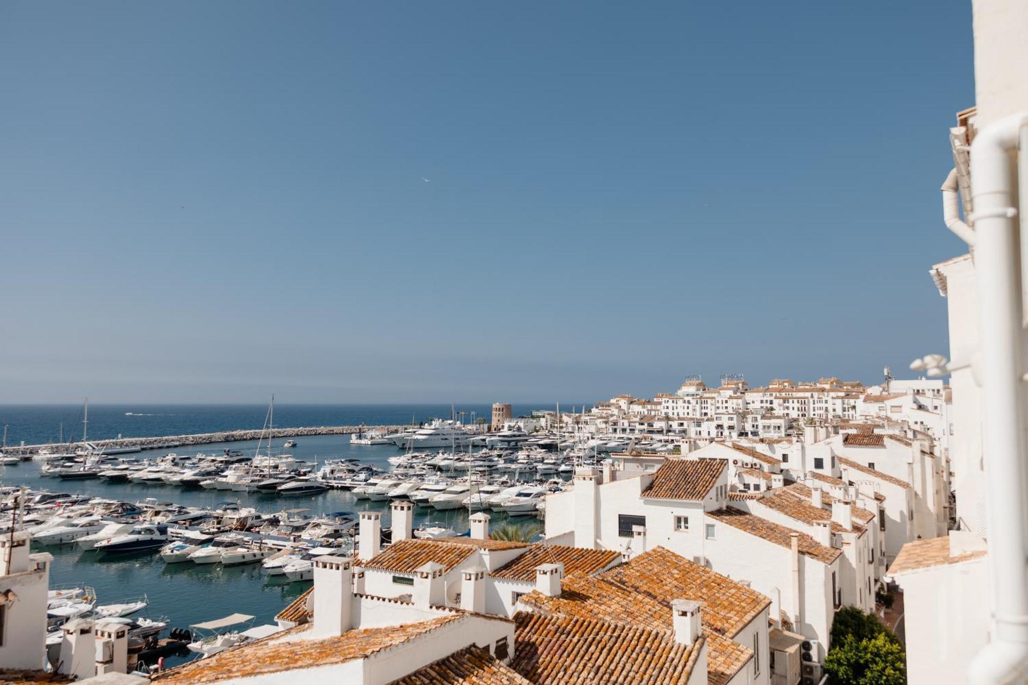 With Stunning Sea Views, Puerto Banus Apartamento Marbella