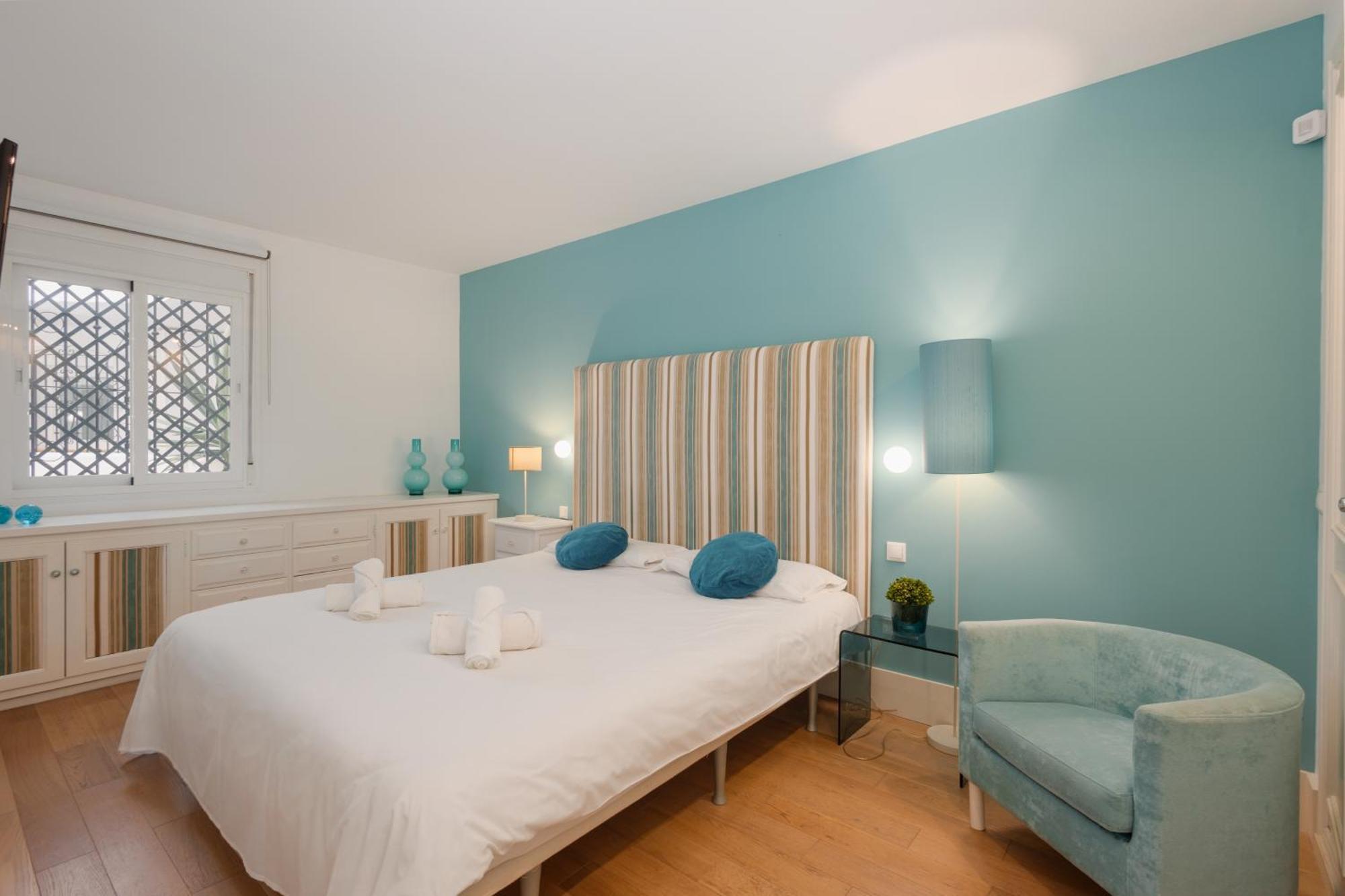 Apartamento With Stunning Sea Views, Puerto Banus *